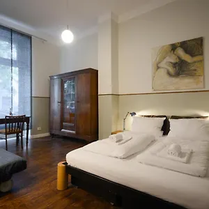 https://altbauwohnung-mit-3-badern-pb6.find-berlin-hotels.com